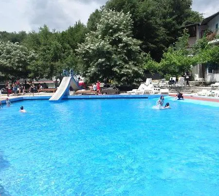 рива Szálloda 3*