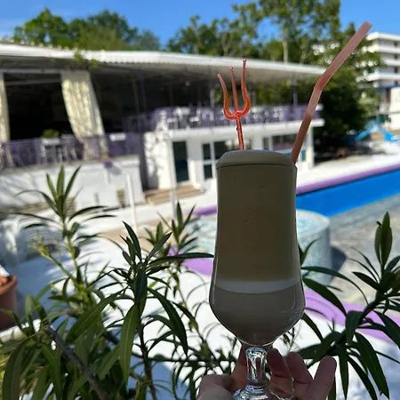 рива Szálloda 3*