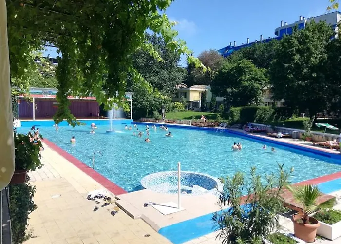 Отель рива Золотые Пески